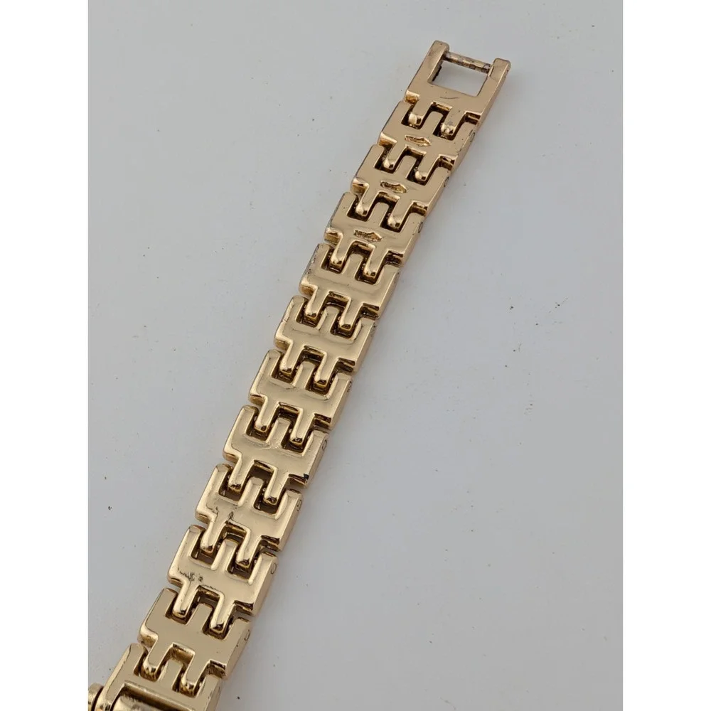 Time and Tru Watch Women 25mm Case Gold 7